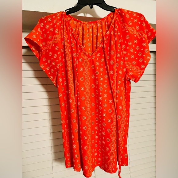 Cute orange blouse with tie strings in front- xl - Picture 2 of 3